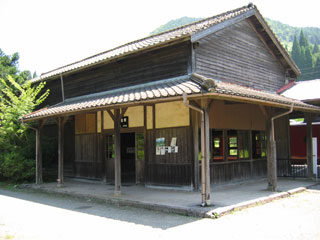 矢岳駅舎